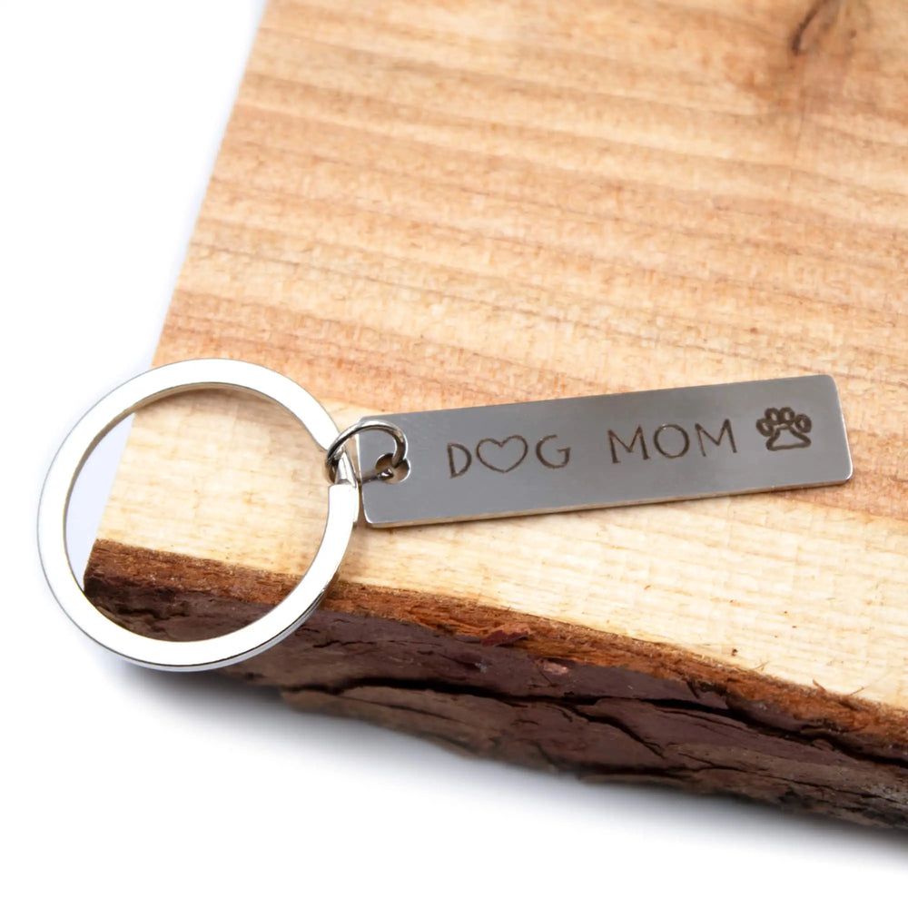 "DOG MOM" Schlüsselanhänger aus Edelstahl in Silberfarben