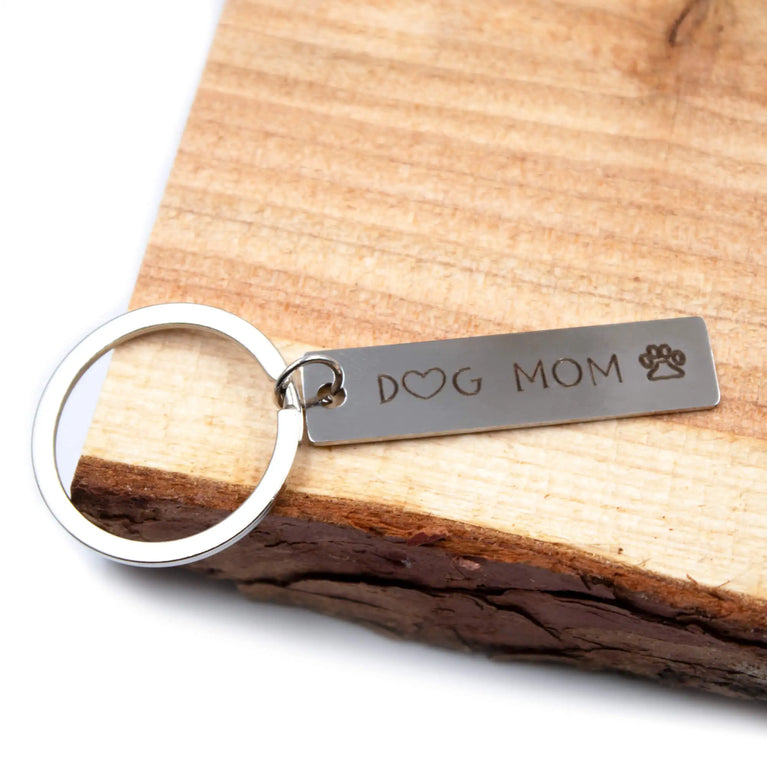 "DOG MOM" Schlüsselanhänger aus Edelstahl in Silberfarben